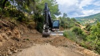Efeler'de yol bakım ve onarım çalışmaları devam ediyor