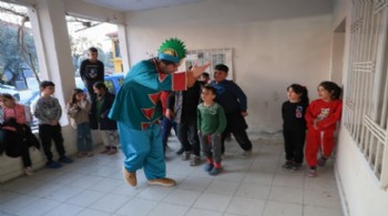 Efeler'in iftar programında çocuklar unutulmadı