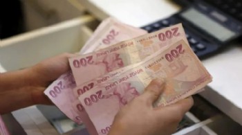 Faizler düşünce bankalar frene bastı: Kredi oranları yeniden geriliyor