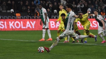 Fenerbahçe Kupa'ya veda etti, Konyaspor turladı
