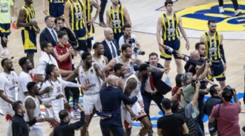 Fenerbahçe-Monaco maçında ortalık karıştı!