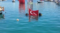 Foça'da 19 Mayıs coşkusu; komandolar su altından Türk bayrağı getirdi