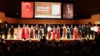 Gençler sahneye sahip çıktı