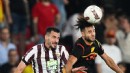 Göztepe Manisa FK önünde