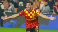 Göztepe'nin kaptanı İsmail Köybaşı futbolu bıraktı