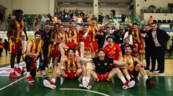 Göztepe potada yarı final için parkede