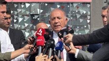 Gürsel Tekin, Özgür Özel gelmeden CHP binasından ayrıldı
