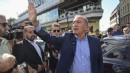 Gürsel Tekin, çakarlı aracıyla CHP'nin Sarıyer'deki binasında