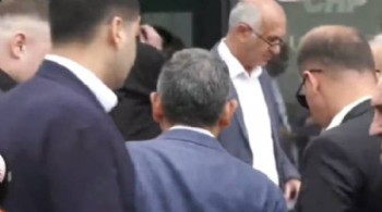 Gürsel Tekin sorusuna Özgür Özel'den dikkat çeken hareket