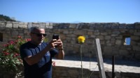 Güvercinada Açık Hava Müzesi'nin tülüşahları çiçek açtı