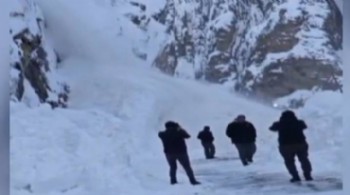 Hakkari'de çığ düştü! Ekipler bölgeye akın etti