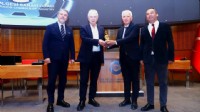 İYTE'nin 'üniversite-sanayi iş birliğine' EBSO'dan 3 ödül