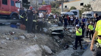 İki otomobil ile TIR çarpıştı: Çok sayıda ölü var!