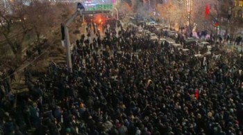 İran'da isyana yüzbinler katıldı, onlarca kişi öldü: İran interneti tamamen kesti