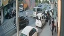 İş yerine minibüsle daldılar, 2 kişiye saldırdılar