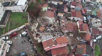 İstanbul Fatih'te iki bina çöktü!