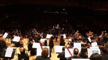 İzmir Oda Orkestrası, dünyaca ünlü keman sanatçısı Küden ile aynı sahnede