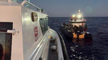 İzmir açıklarında 89 kaçak göçmen yakalandı