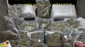 İzmir'de 25 kilo 225 gram skunk ele geçirildi