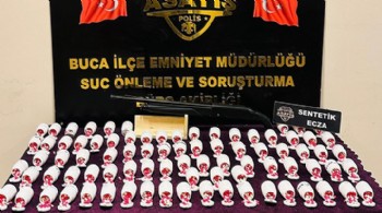 İzmir'de 4 bin 984 sentetik hap ele geçirildi