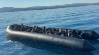 İzmir'de 54 düzensiz göçmen yakalandı