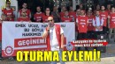 5 aydır maaş alamayan Karşıyaka Belediyesi işçileri oturma eyleminde...