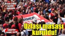 İzmir'de greve çıkan işçilerden eylem... Uzlaşı masası kuruldu!
