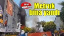 İzmir'de metruk bina küle döndü