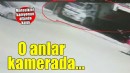 İzmir'de motosikletin kamyonun altında kaldığı kaza kamerada: 1 ölü, 1 yaralı