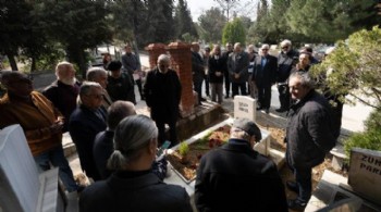 İzmirli usta gazeteci mezarı başında anıldı