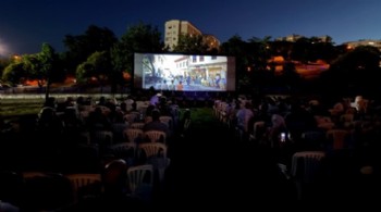 Karabağlar'da açıkhava film keyfi