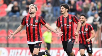 Karşıyaka'da Veysel Karani el yaktı