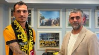 Karşıyaka'dan ayrılan İlyas imzayı attı