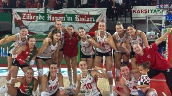 Karşıyaka filede VakıfBank önünde