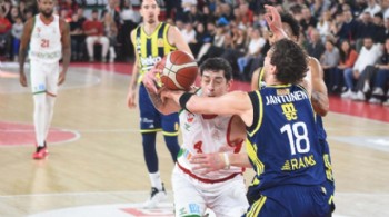 Karşıyaka parkede direnemedi