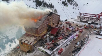 Kartalkaya davası sanıkları ilk kez hkim karşısında: Otel sahibi Ergül, mahkeme salonunda yuhlandı!
