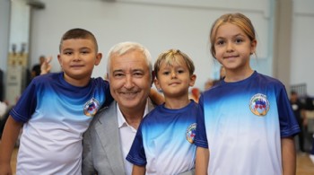 Kemalpaşa Belediyesi 'nden spor malzemesi desteği
