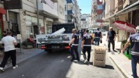 Konak zabıtasından kaldırım işgallerine karşı sıkı denetim