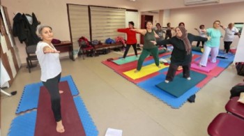 Konak’tan İleri Yaş’a sağlıklı mola: Yoga kursuyla zinde kalıyorlar