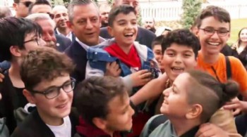 Konya'da Özgür Özel'i çocuklar karşıladı