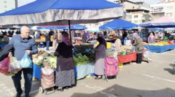 Kurtuluş Semt Pazarı yeni yerinde hizmete başladı