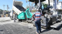 Kuşadası Belediyesi kesintisiz hizmete devam ediyor: Karaova'da bir sokak daha sıcak asfalta kavuştu