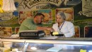 Kuşadası Belediyesi'nden pazar yerlerinde süt ve süt ürünlerine hijyen denetimi