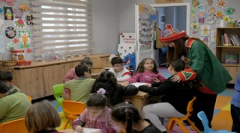 Kuşadası'nda çocuklar 'Gölge Oyunu' etkinliği ile dolayısıyla eğlendi