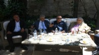Kuşadası'nda ilçe protokolü vatandaşlarla bayramlaştı