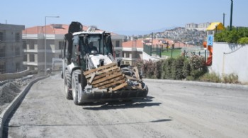 Kuşadası'nda yol çalışmaları hız kesmiyor