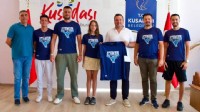 Kuşadası'nın altın kulaçı Ceren Yaşar başarısını Başkan Vekili Tahsin Demirtaş ile paylaştı