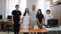 Lise öğrencileri, atık elektronik eşyalardan akıllı mikroskop üretti
