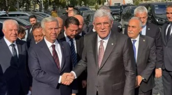 Mansur Yavaş, Müsavat Dervişoğlu'nu ziyaret etti