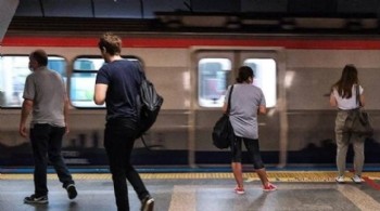 Marmaray'da bir saat arayla iki intihar! Seferler durduruldu!